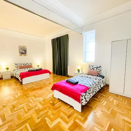 Eixample Hostel *